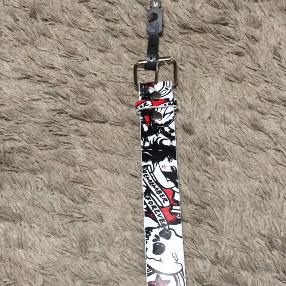 NWOT M 34”-38” Leather skull heart belt - Picture 2 of 5